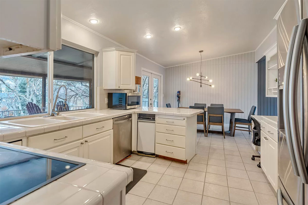 White kitchen before IKEA renovation